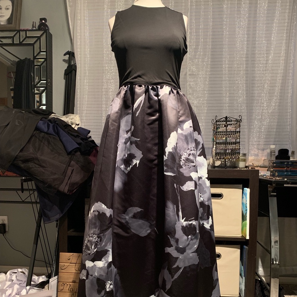 Long sleeveless floral ball gown with pockets